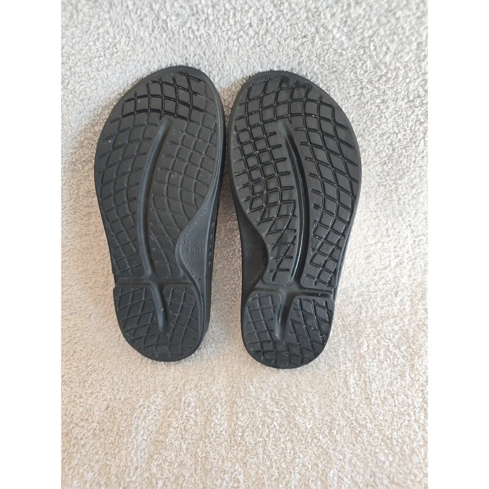 OOFOS OOriginal Recovery Foam Oohlala‎ Sandals Black Unisex Women's 7 Men's 5